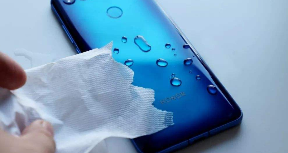 华为手机掉水里怎么办手机掉水里屏幕坏了多少钱