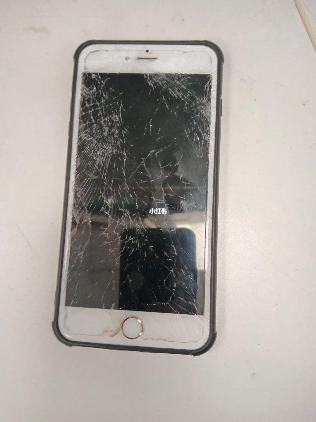 苹果手机裂屏苹果手机屏幕摔坏变色怎么办